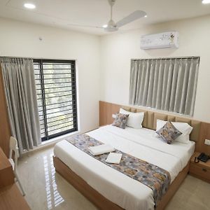 Maruti Grand Hotel